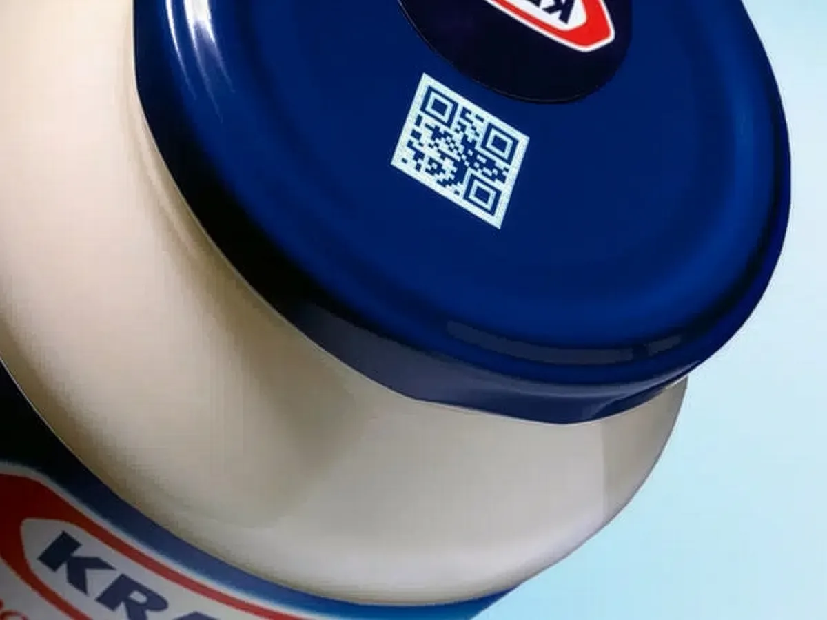 Лазерная маркировка QR-кода на пластиковой крышке контейнера